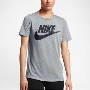 🆕 Nike Women's Logo Short Sleeve Top